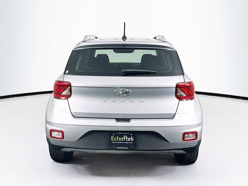 Used 2024 Hyundai Venue SEL image 7