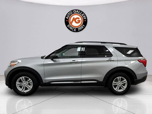 Used 2023 Ford Explorer XLT image 4