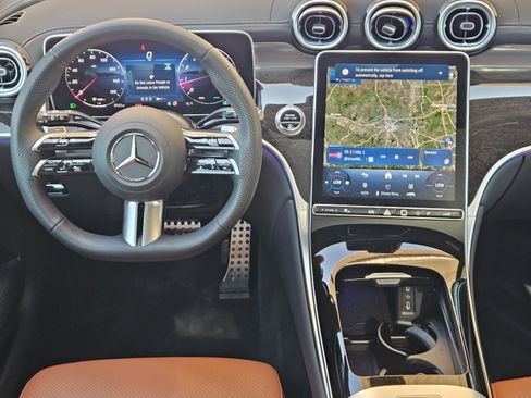 Used 2025 Mercedes-Benz GLC 300 image 22