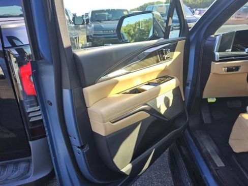 Used 2025 Cadillac Escalade IQ Luxury 2 AWD/4WD image 9
