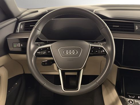 Used 2023 Audi e-tron Premium Plus w/ Premium Plus Package AWD/4WD image 20