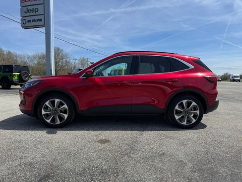 Used 2024 Ford Escape Platinum w/ Premium Technology Package image 2