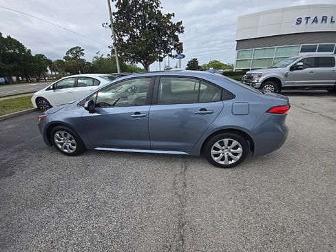 Used 2021 Toyota Corolla LE image 3