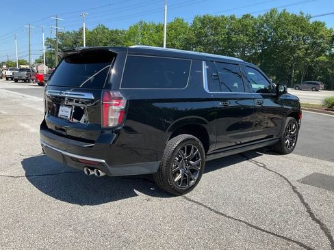 Used 2023 Chevrolet Suburban High Country w/ Premium Package 2 AWD/4WD image 28