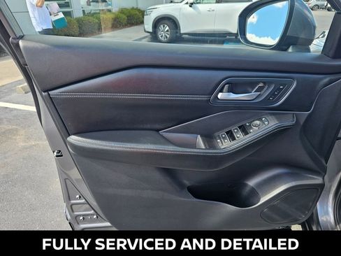 Used 2025 Nissan Rogue SL w/ Tech Package image 19