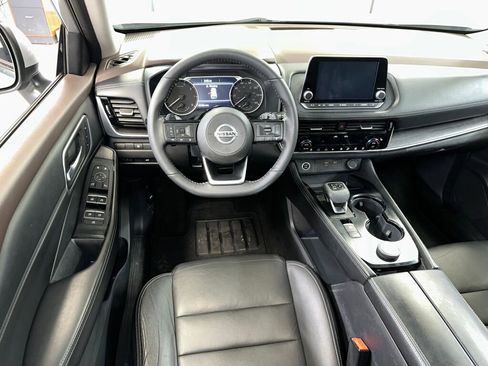 Used 2021 Nissan Rogue SL image 2