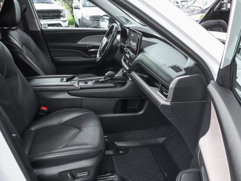 Used 2024 Toyota Grand Highlander Limited image 50