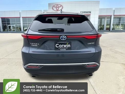 Used 2023 Toyota Venza Limited image 4