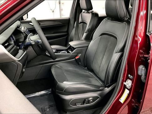 Used 2023 Jeep Grand Cherokee Altitude image 22