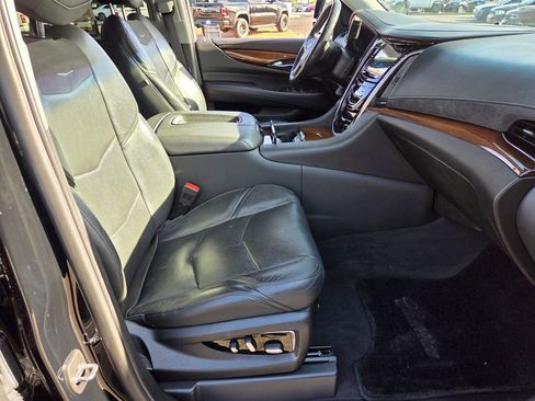 Used 2019 Cadillac Escalade Premium Luxury w/ Escalade Sport Edition AWD/4WD image 23