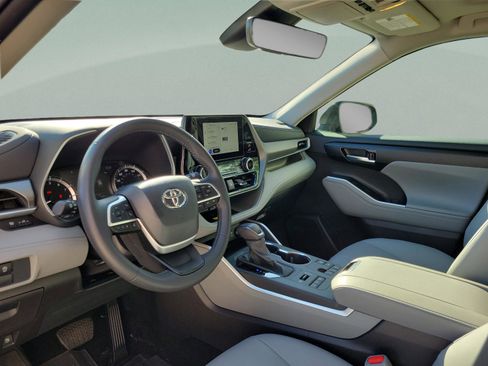 Certified 2025 Toyota Highlander XLE AWD/4WD image 28