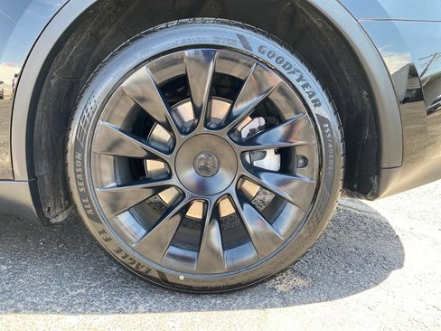 Used 2023 Tesla Model Y Long Range AWD/4WD image 19