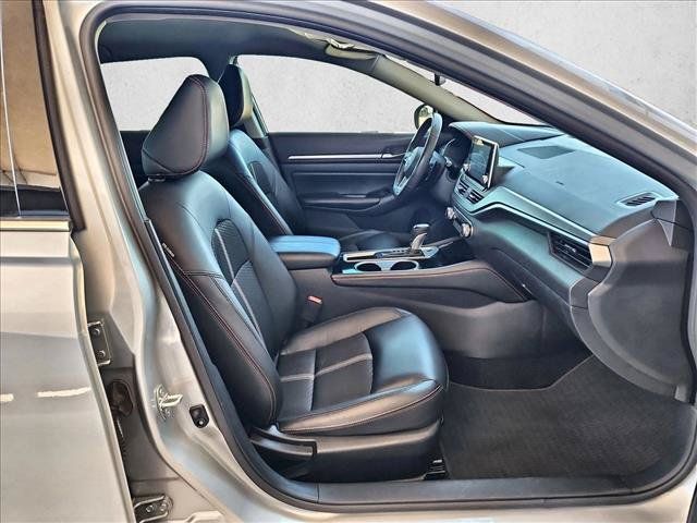 Used 2024 Nissan Altima 2.5 SR FWD image 18