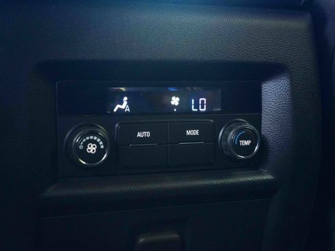 Used 2023 Chevrolet Traverse LT FWD image 40