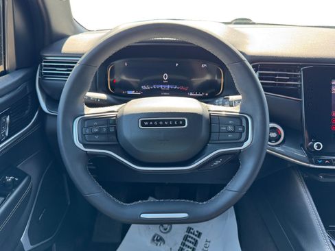 Used 2023 Jeep Wagoneer image 13