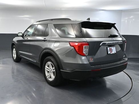 Used 2023 Ford Explorer XLT AWD/4WD image 8