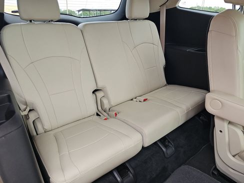 Used 2022 Buick Enclave Essence FWD image 15