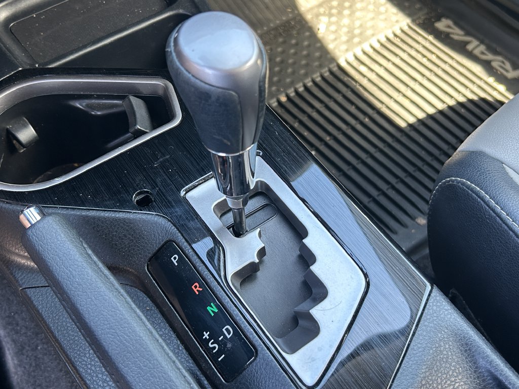 Used 2018 Toyota RAV4 Limited FWD image 16