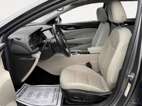 Used 2019 Buick Regal Essence w/ Driver Confidence Package I image 12