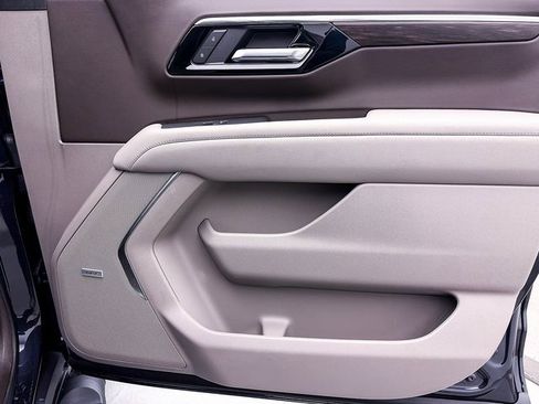 Used 2025 Chevrolet Tahoe Z71 w/ Comfort Package image 37