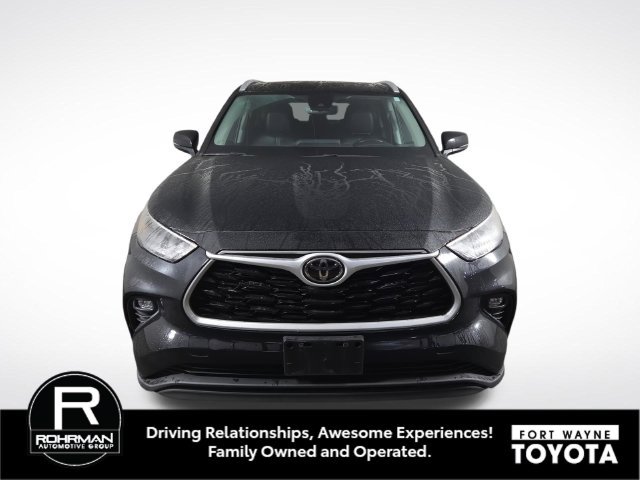Used 2022 Toyota Highlander XLE FWD image 3