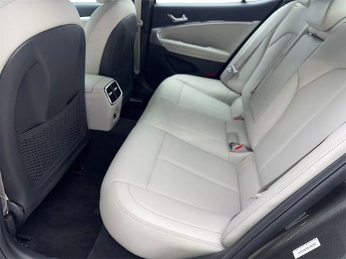 Used 2025 Genesis G70 2.5T image 33