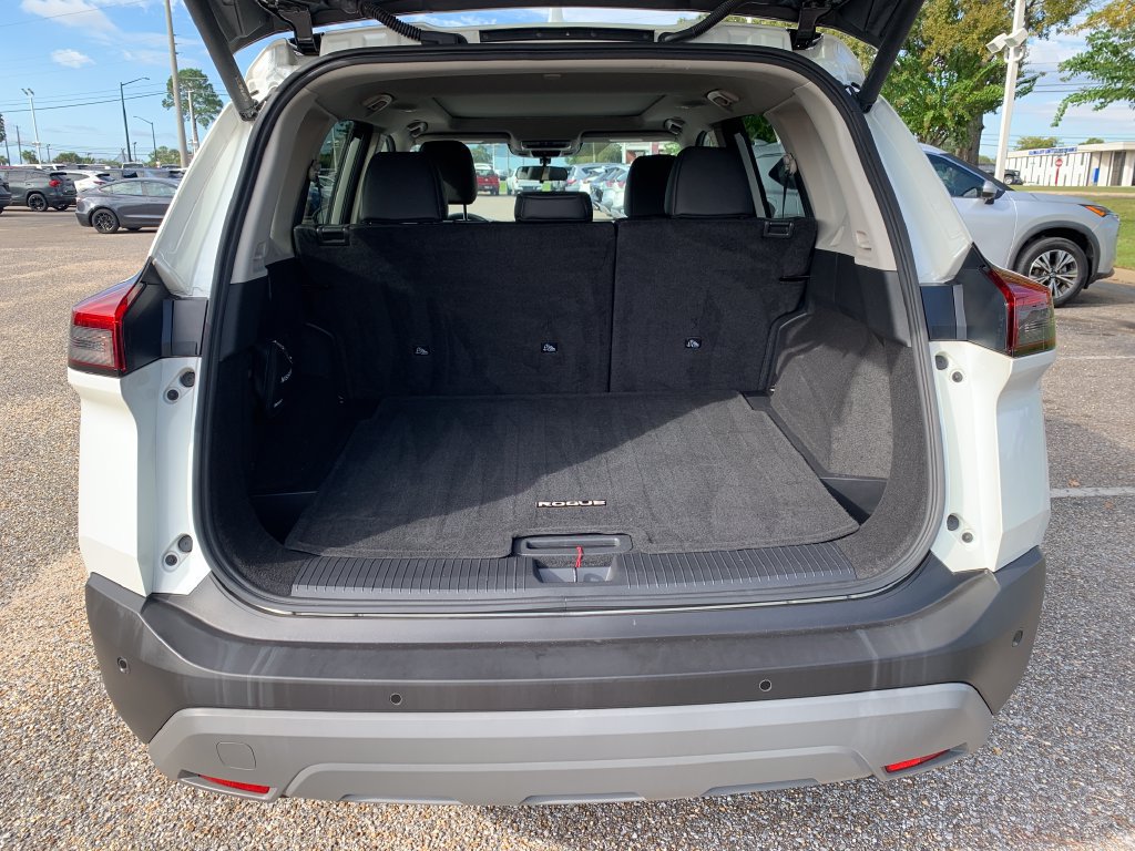 Used 2023 Nissan Rogue SV w/ SV Premium B Package FWD image 7