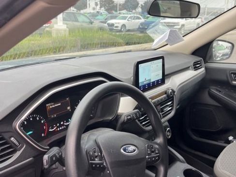 Used 2020 Ford Escape SE image 13