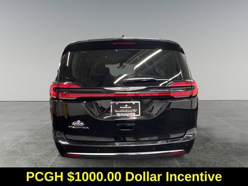 Used 2024 Chrysler Pacifica Touring-L image 23