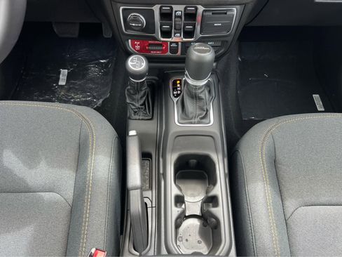 New 2025 Jeep Gladiator Sport image 21