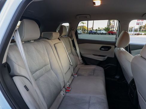 Used 2025 Nissan Rogue SV image 17