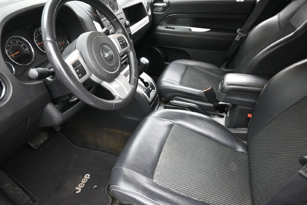 Used 2017 Jeep Compass Latitude FWD image 16