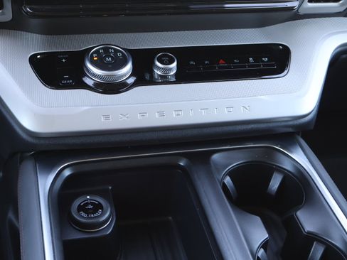 Used 2025 Ford Expedition Active image 23