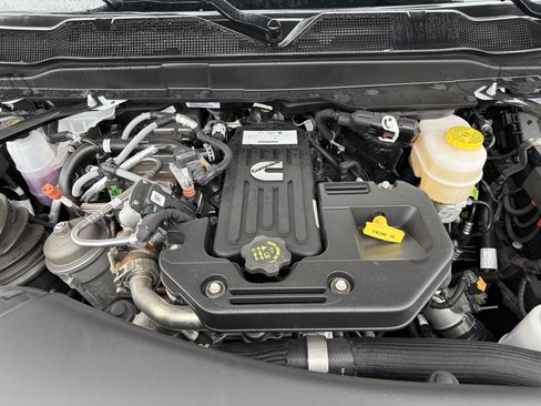 Used 2025 RAM 3500 Big Horn AWD/4WD image 32