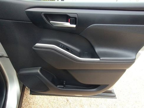 Used 2020 Toyota Highlander XLE image 52