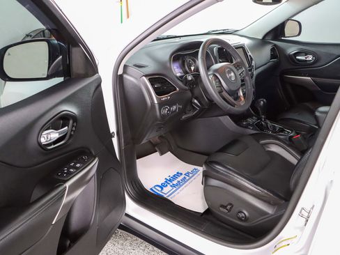 Used 2022 Jeep Cherokee Limited AWD/4WD image 3