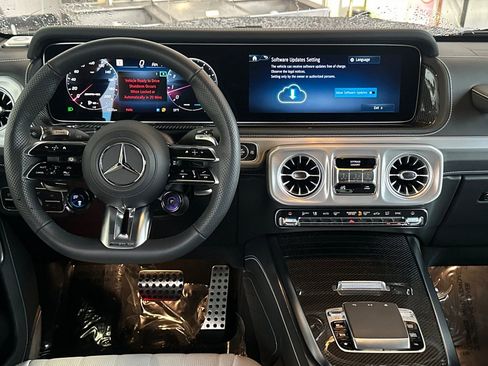 Used 2025 Mercedes-Benz G 63 AMG 4MATIC image 30