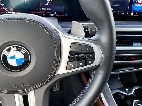 Certified 2025 BMW X7 M60i image 24