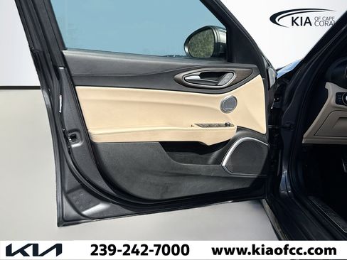 Used 2023 Alfa Romeo Giulia AWD w/ Quick Order Package 22X Lusso image 20