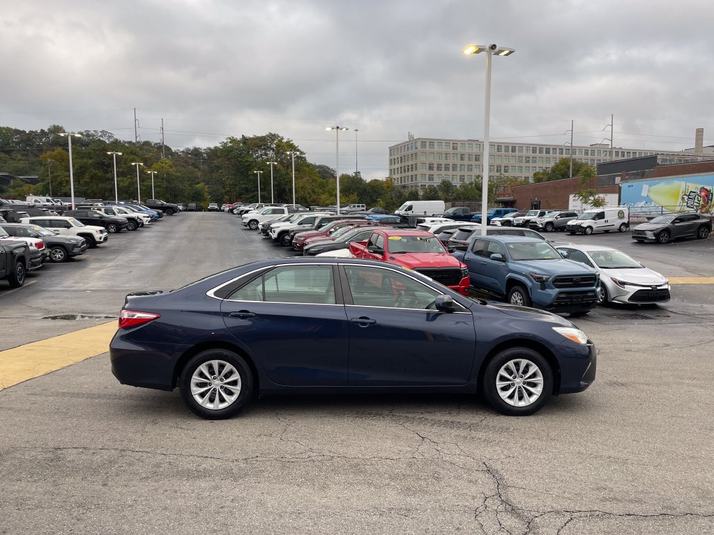 Used 2016 Toyota Camry LE FWD image 6