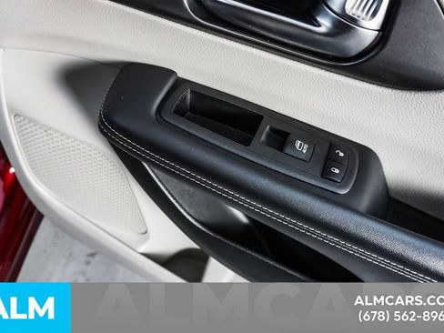 Used 2023 Chrysler Pacifica Touring-L FWD image 36