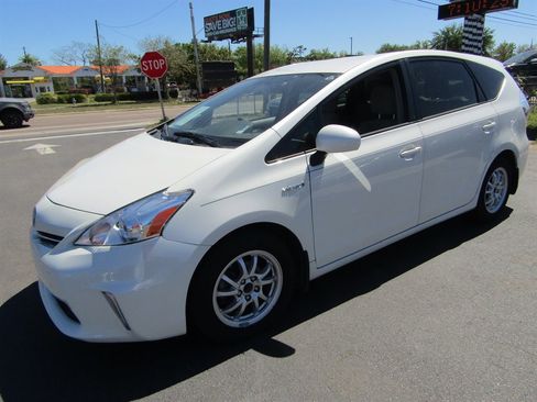Used 2014 Toyota Prius V Two image 1