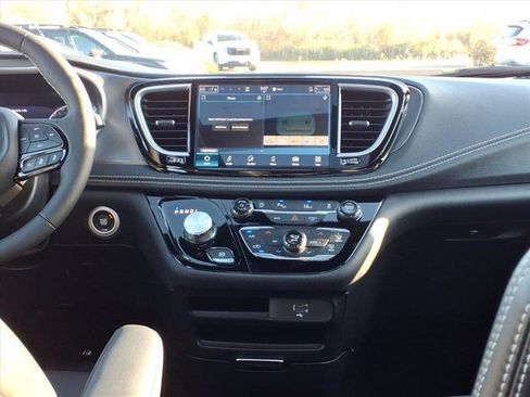 New 2026 Chrysler Pacifica Select w/ S Appearance Package image 7