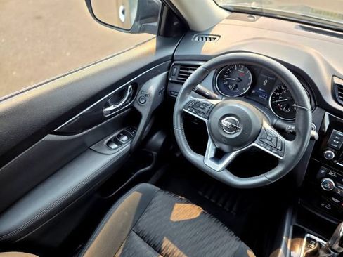 Used 2018 Nissan Rogue SV w/ Premium Package AWD/4WD image 18