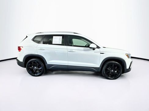 Used 2024 Volkswagen Taos SE FWD image 11
