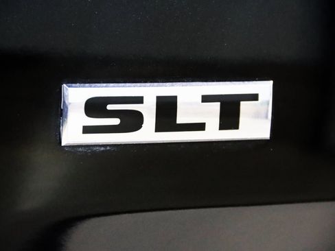Used 2022 RAM 1500 Classic SLT image 11