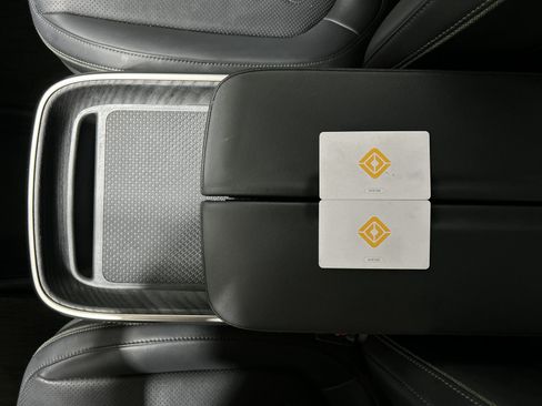 Used 2024 Rivian R1S Adventure Quad AWD/4WD image 31