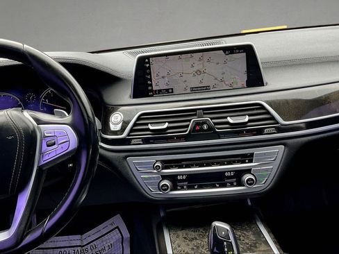 Used 2018 BMW 750i w/ M Sport Package image 9