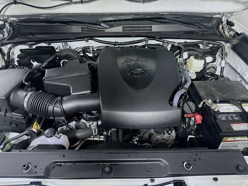 Used 2022 Toyota Tacoma SR5 w/ Technology Package RWD image 9