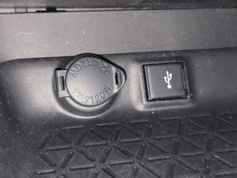 Used 2021 Toyota RAV4 LE image 23